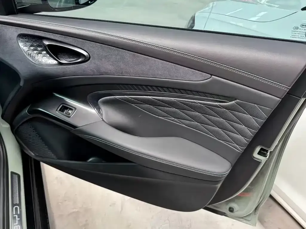 BYD Seal — фото 3