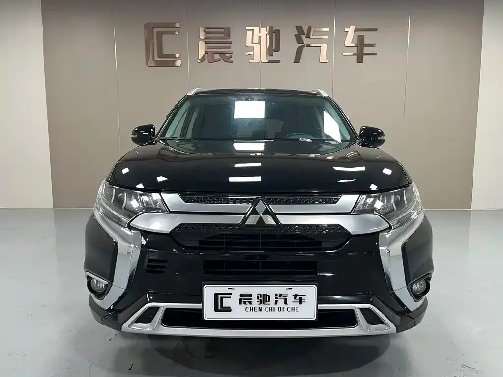 Mitsubishi Outlander — фото 7