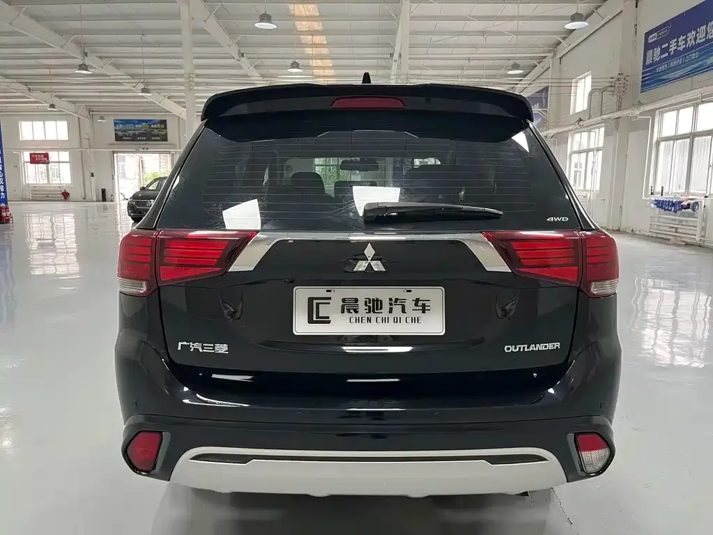 Mitsubishi Outlander — фото 5