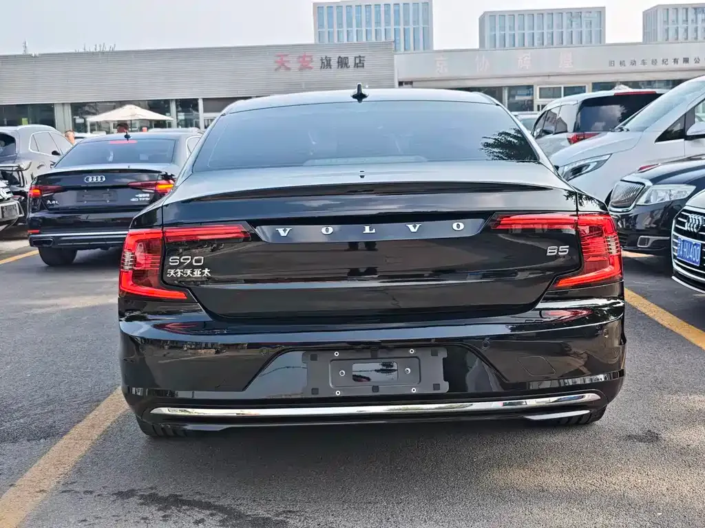 Volvo S90 — фото 8