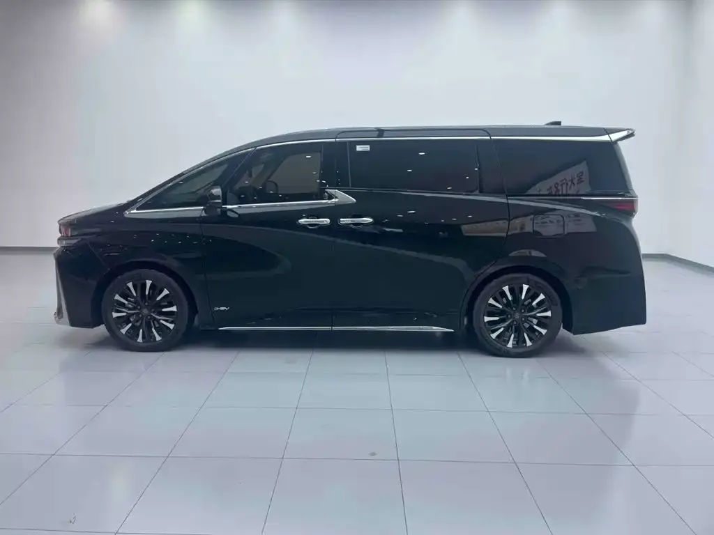 Toyota Vellfire — фото 4