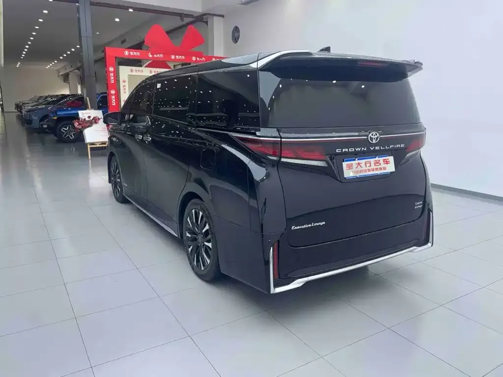 Toyota Vellfire — фото 2