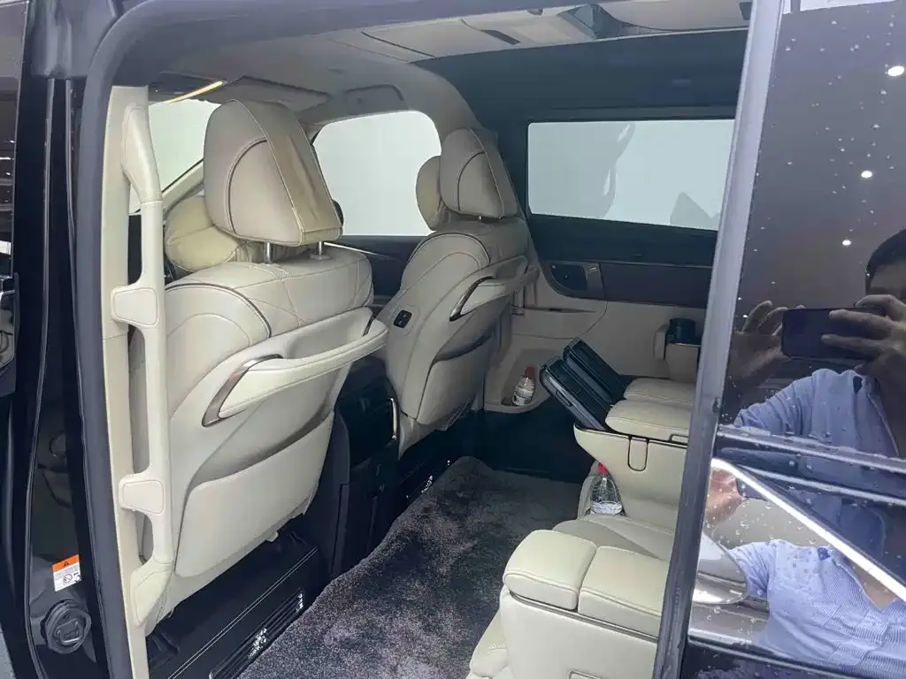 Toyota Vellfire — фото 7