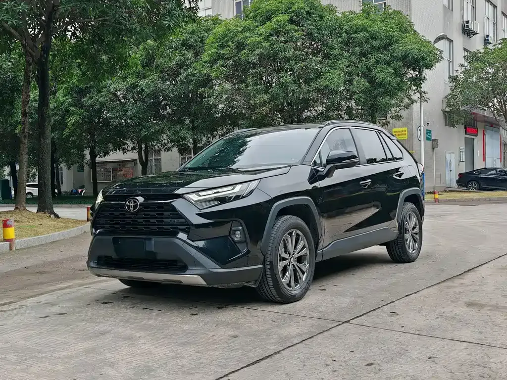 Toyota RAV4 — фото 1