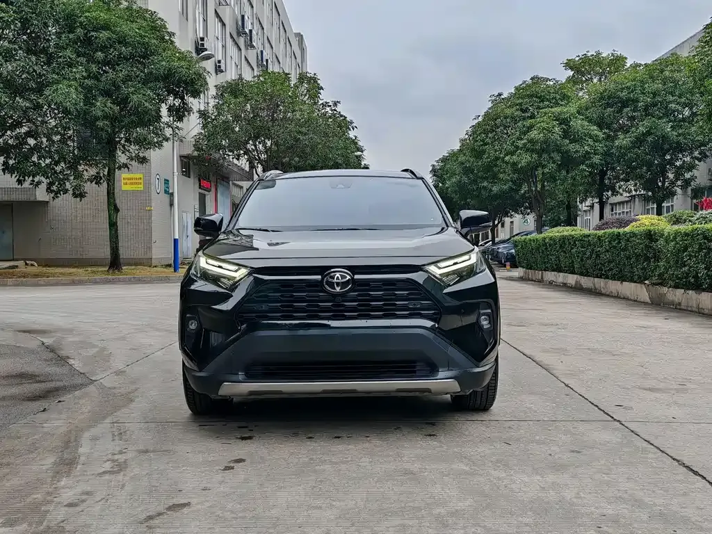 Toyota RAV4 — фото 7