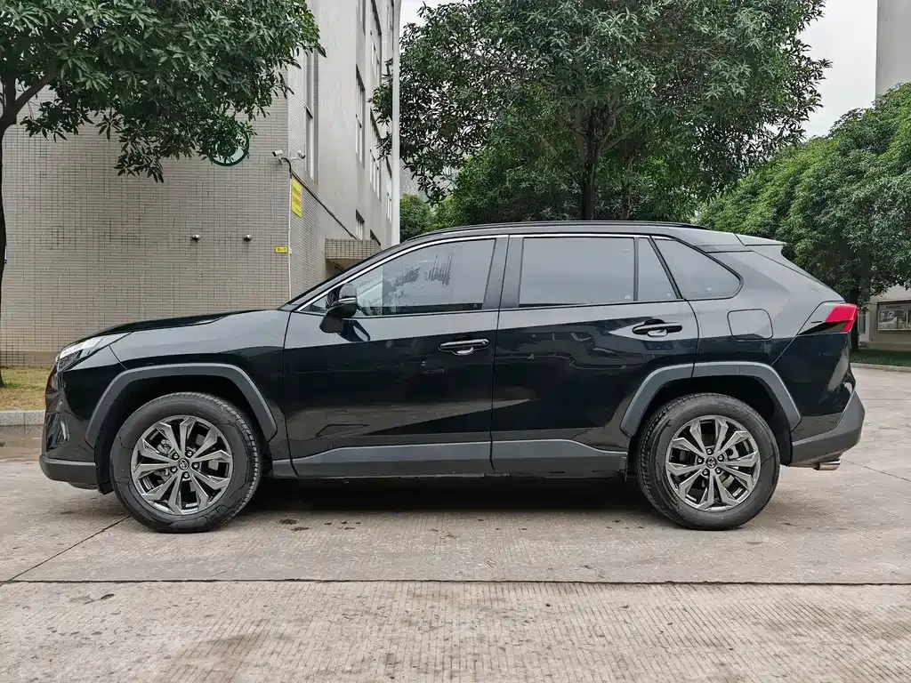 Toyota RAV4 — фото 6