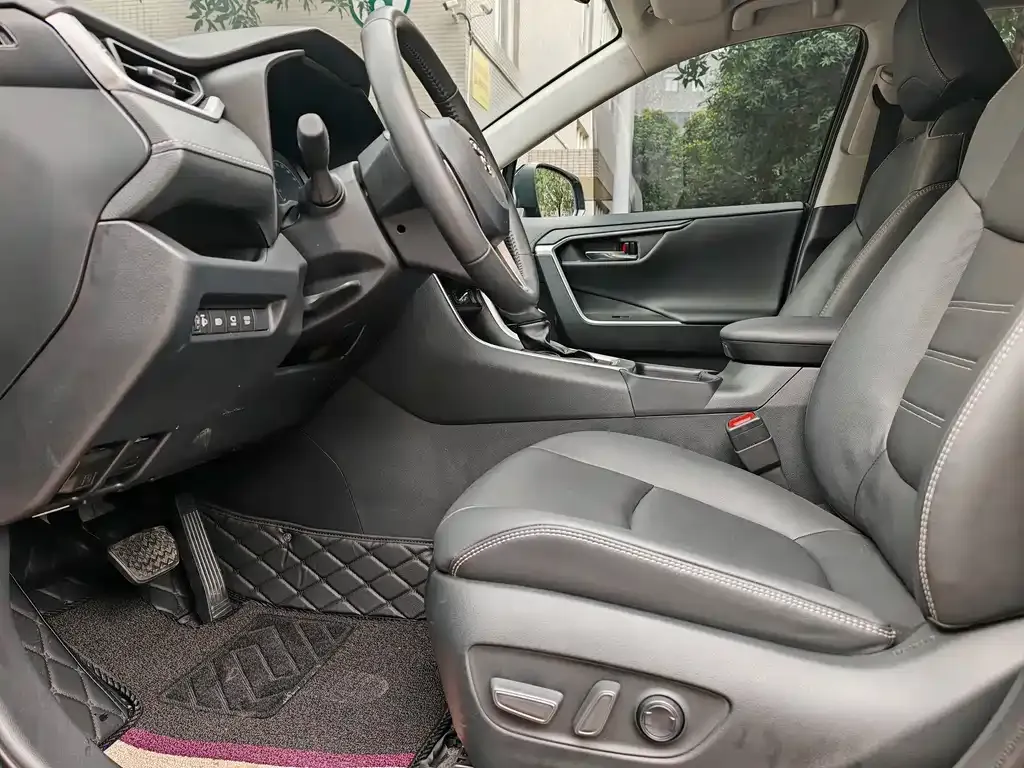 Toyota RAV4 — фото 3