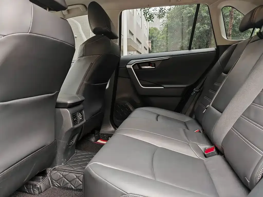 Toyota RAV4 — фото 2