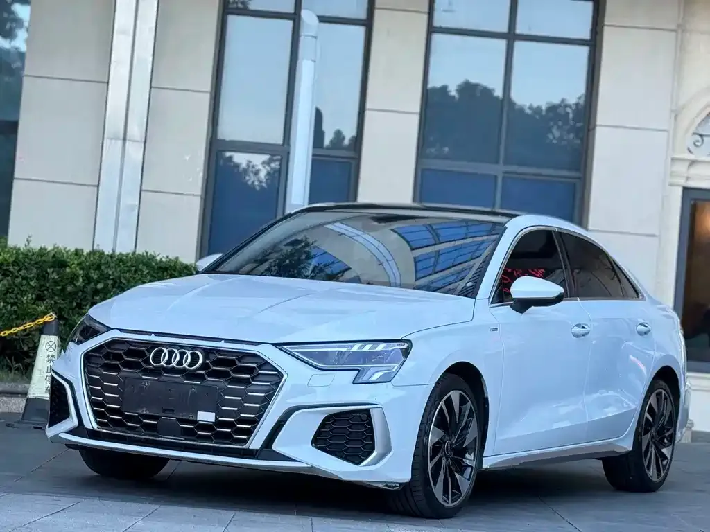 Audi A3 — фото 1