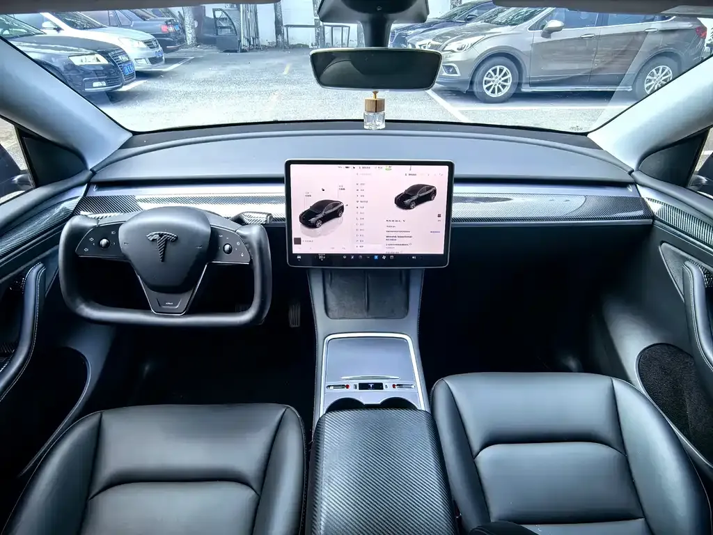 Tesla Model Y — фото 6