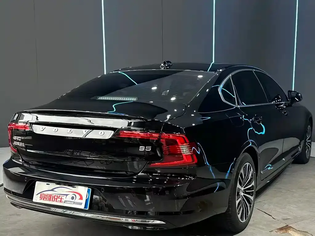 Volvo S90 — фото 3