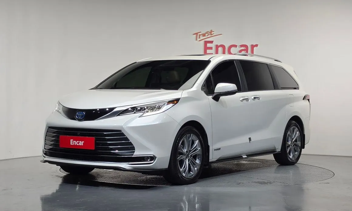 Toyota Sienna — фото 1