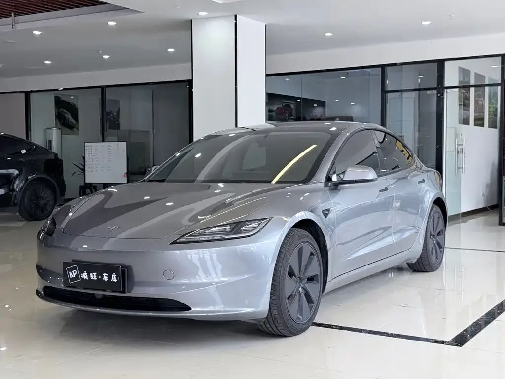 Tesla Model 3 — фото 1