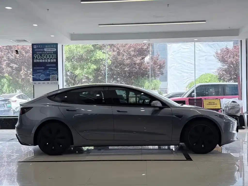 Tesla Model 3 — фото 6
