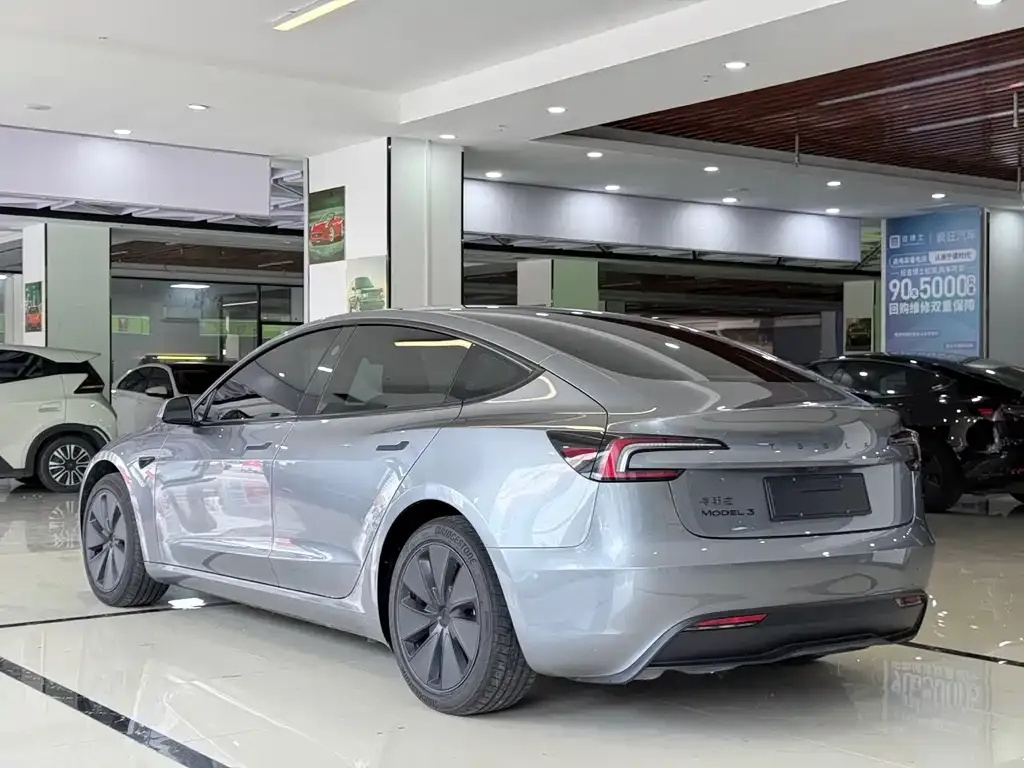 Tesla Model 3 — фото 9