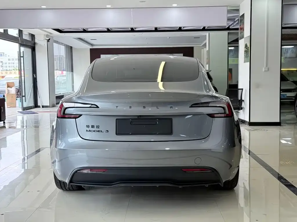 Tesla Model 3 — фото 2