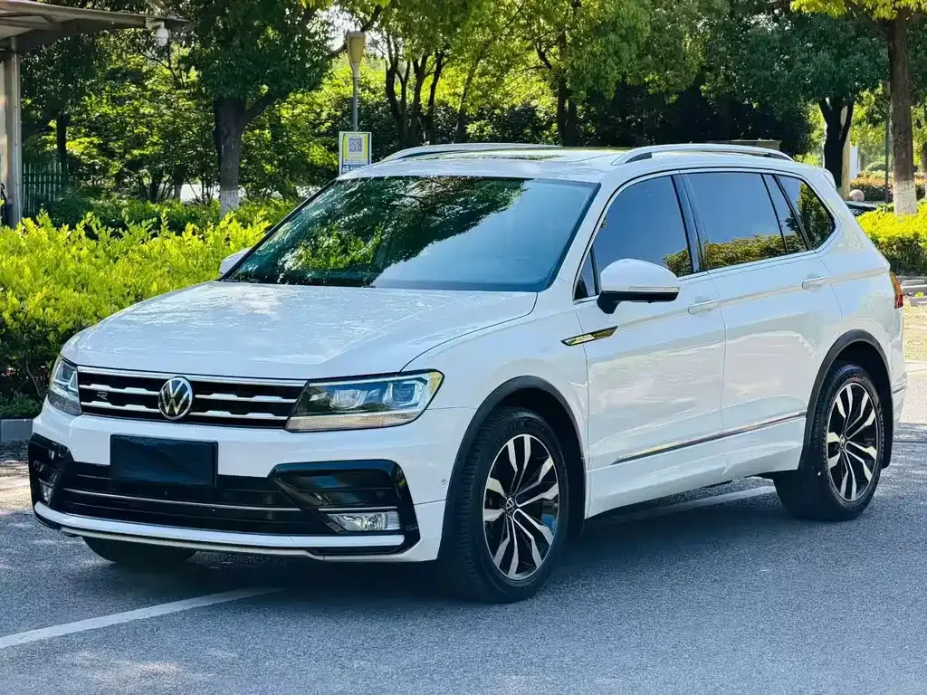 Volkswagen Tiguan L — фото 1