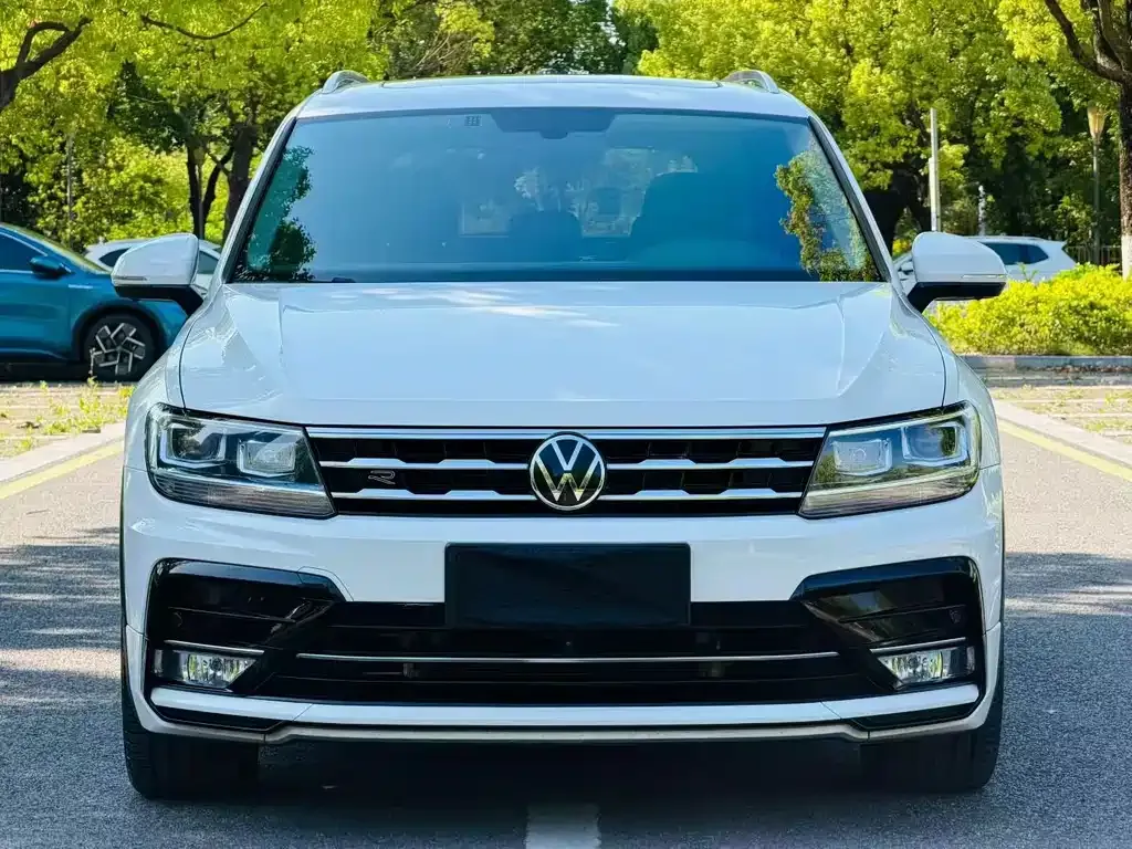 Volkswagen Tiguan L — фото 2