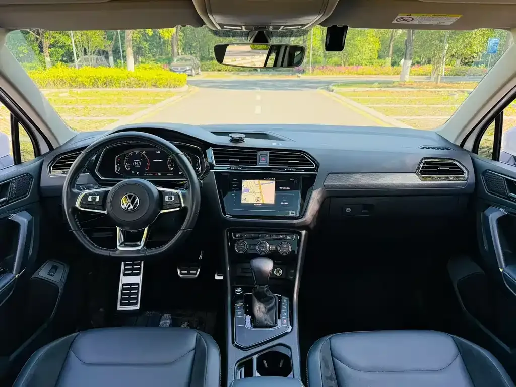 Volkswagen Tiguan L — фото 8