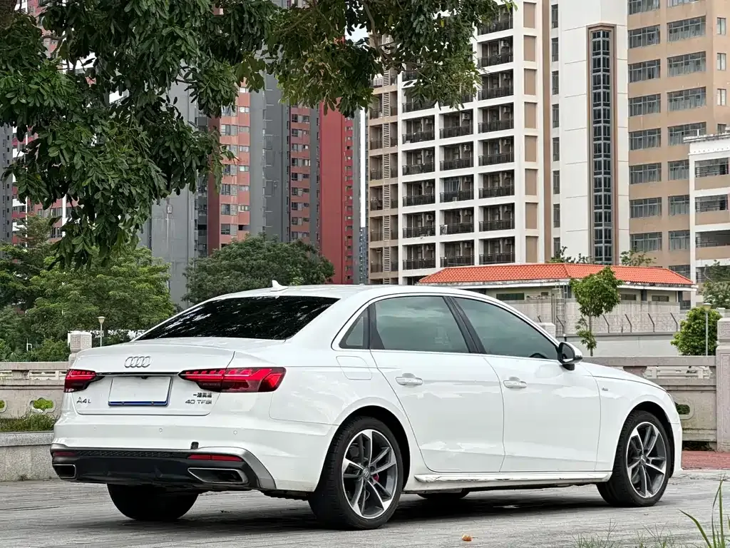 Audi A4L — фото 5