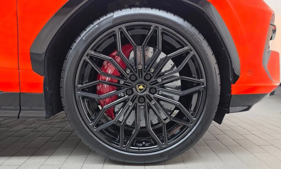 Lamborghini Urus — фото 10