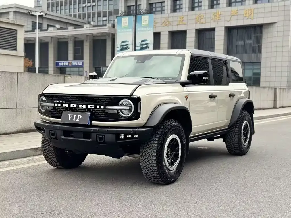Ford Bronco — фото 1