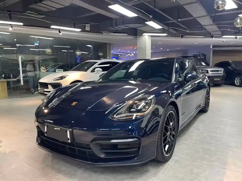 Porsche Panamera — фото 1