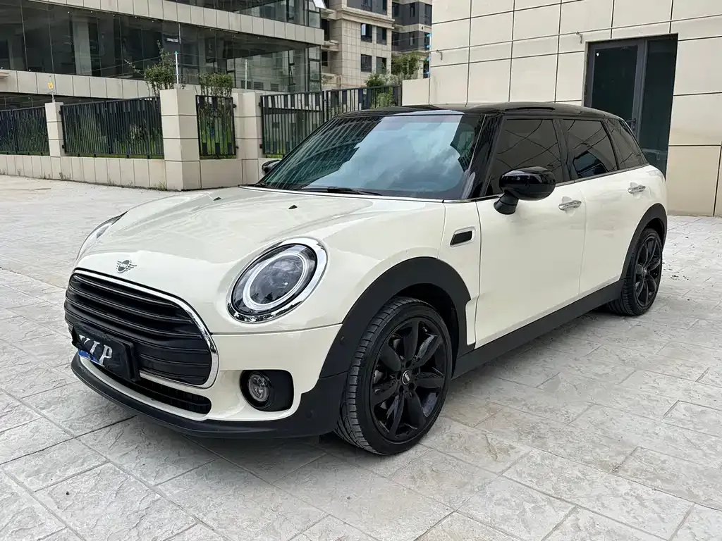 MINI Clubman — фото 1