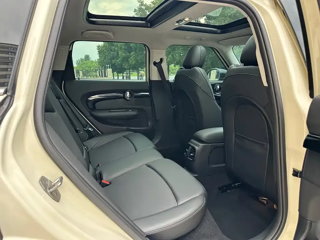 MINI Clubman — фото 3