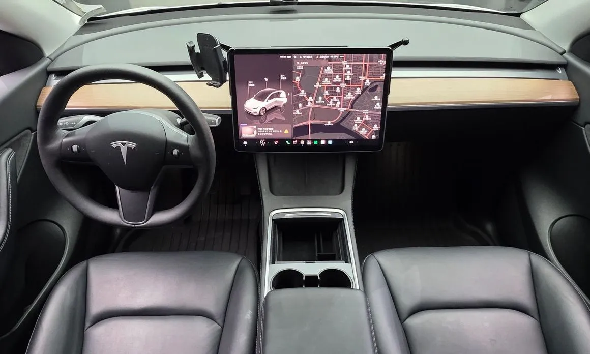 Tesla Model Y — фото 8