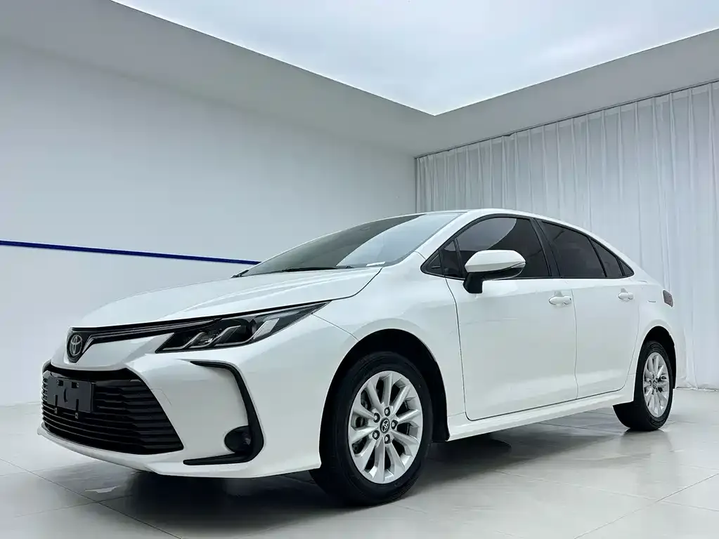 Toyota Corolla — фото 1