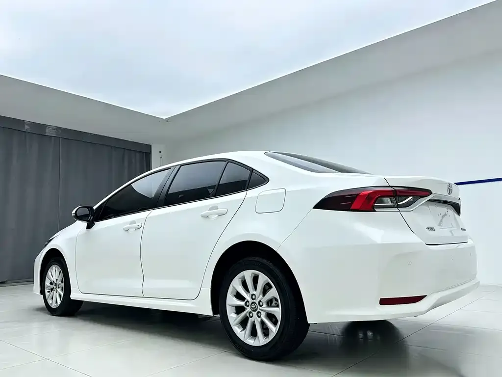 Toyota Corolla — фото 2