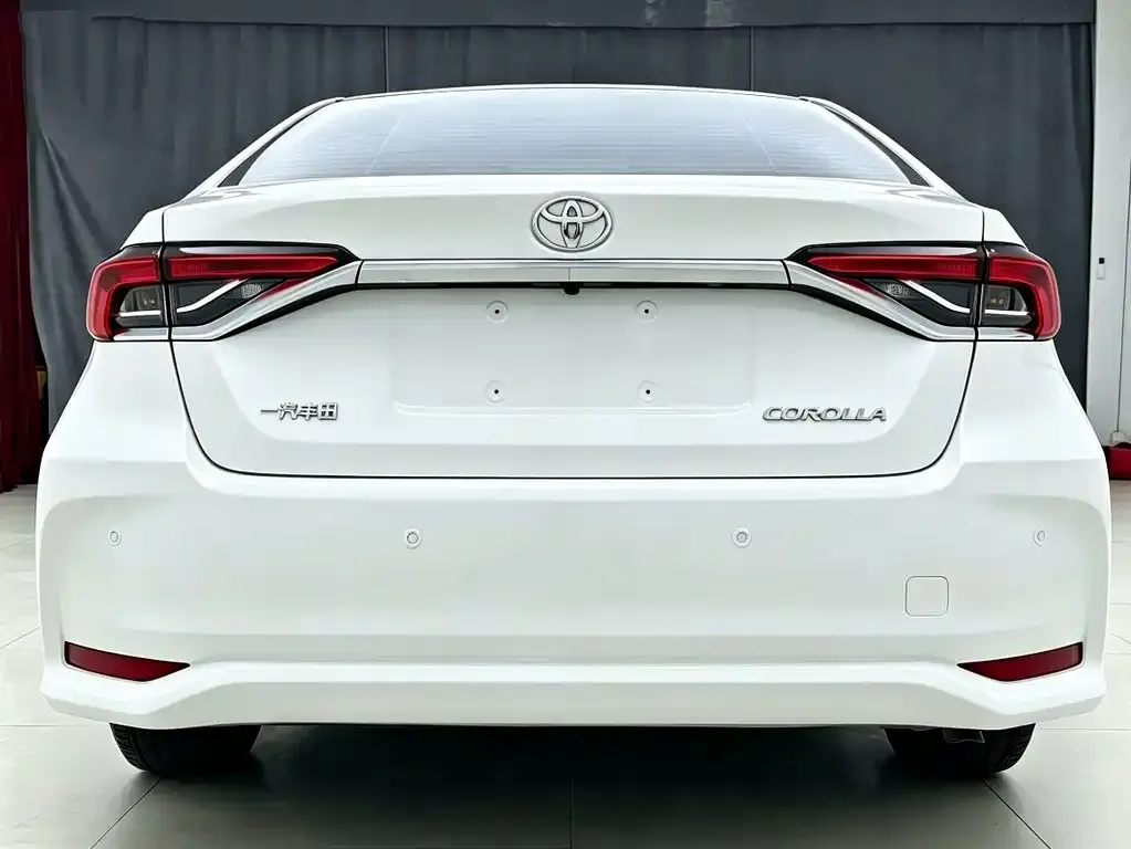 Toyota Corolla — фото 3