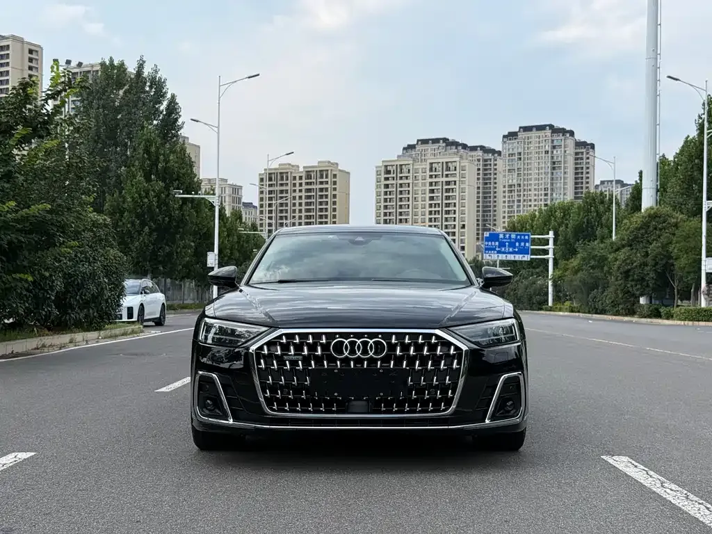 Audi A8 — фото 3
