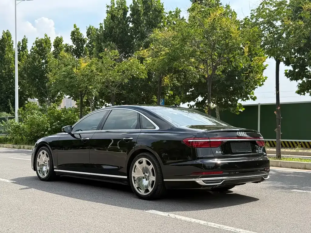 Audi A8 — фото 6