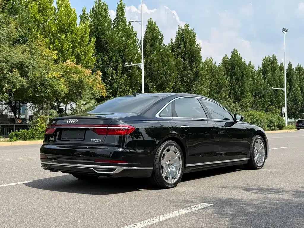Audi A8 — фото 4