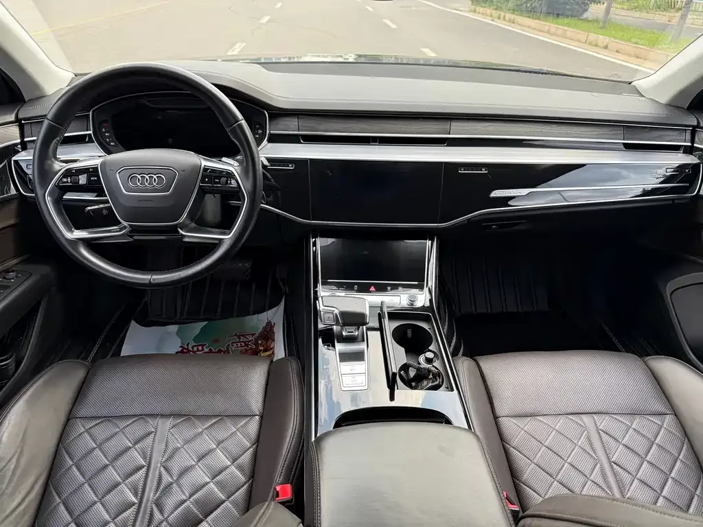 Audi A8 — фото 2