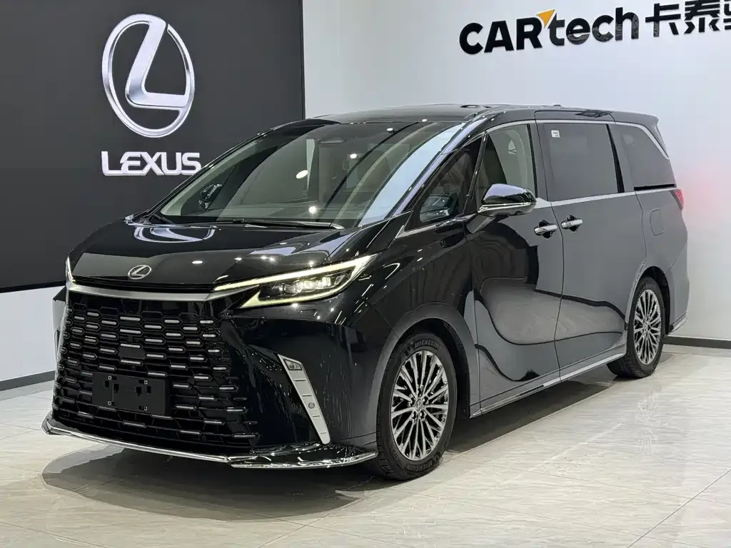 Lexus LM — фото 1