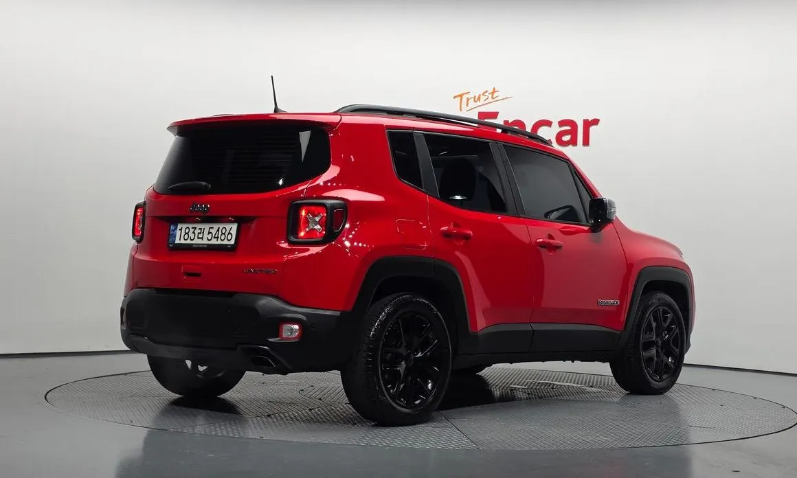 Jeep Renegade — фото 6