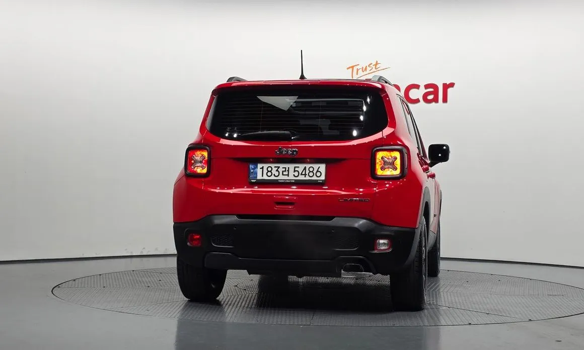 Jeep Renegade — фото 2