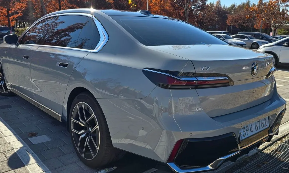 BMW i7 — фото 7