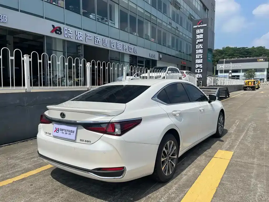 Lexus ES — фото 9