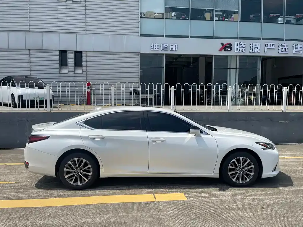 Lexus ES — фото 7