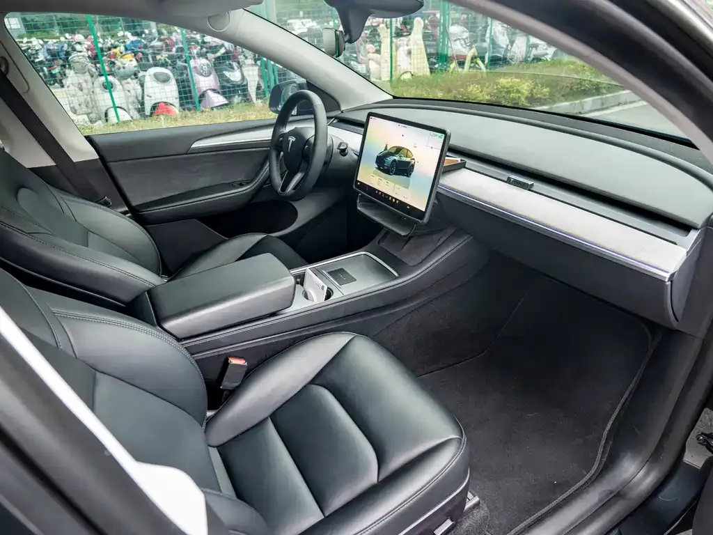 Tesla Model Y — фото 6