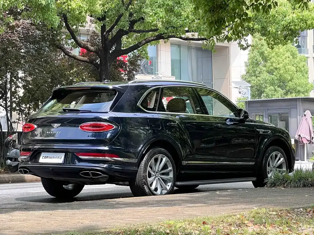 Bentley Bentayga — фото 9
