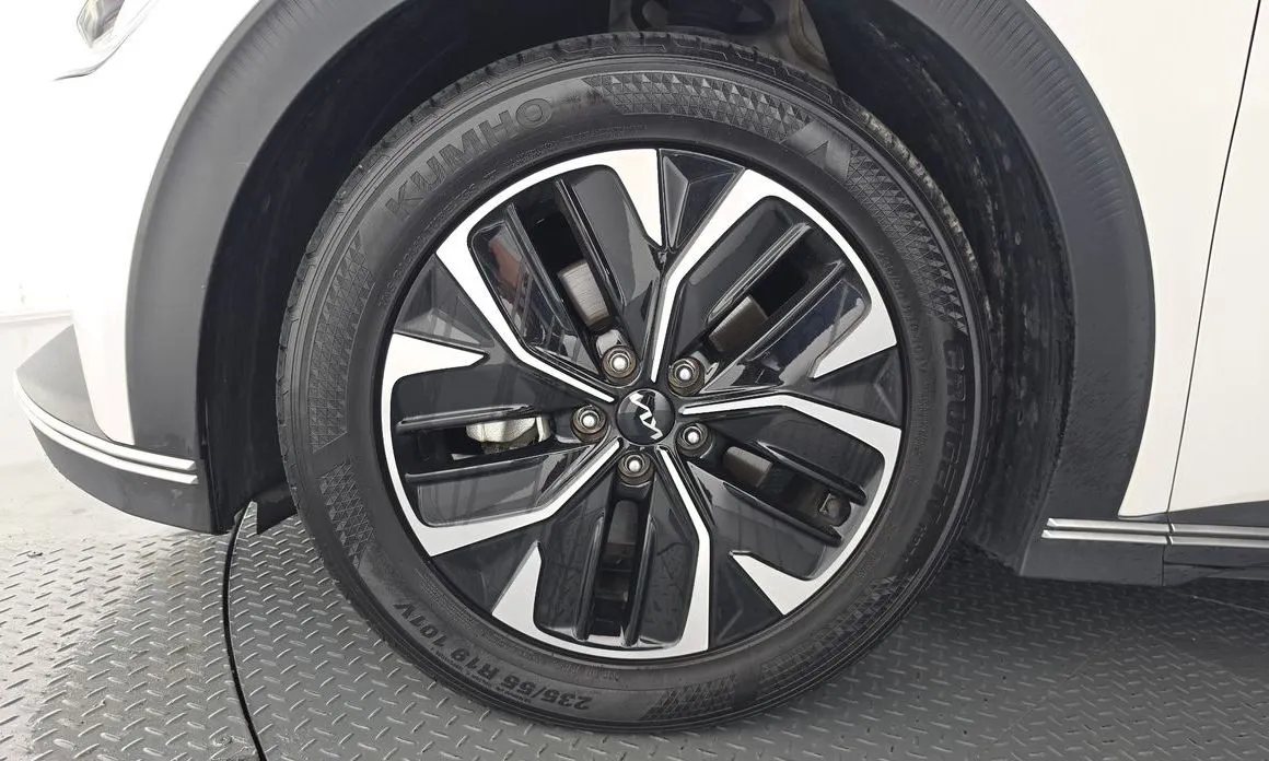 Kia EV6 — фото 9