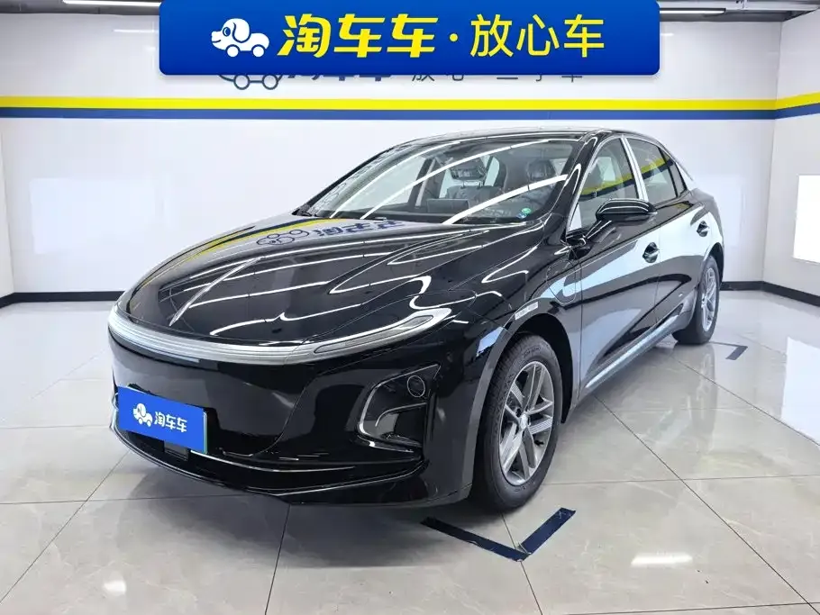 Hongqi E-QM5 — фото 1