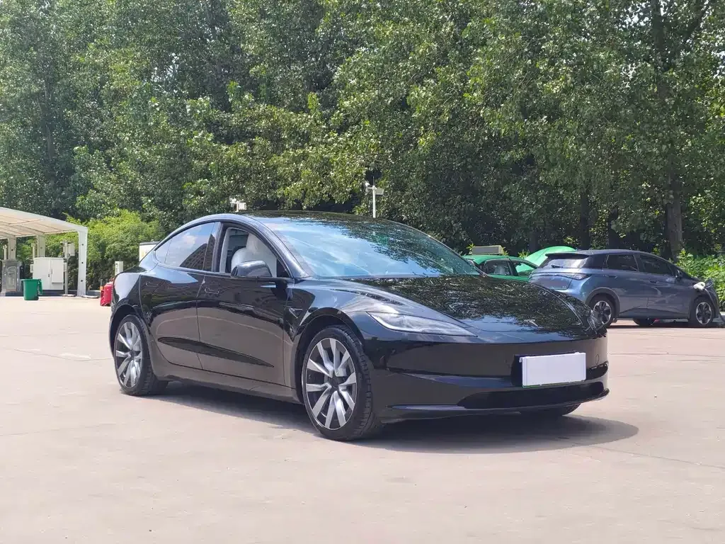 Tesla Model 3 — фото 9