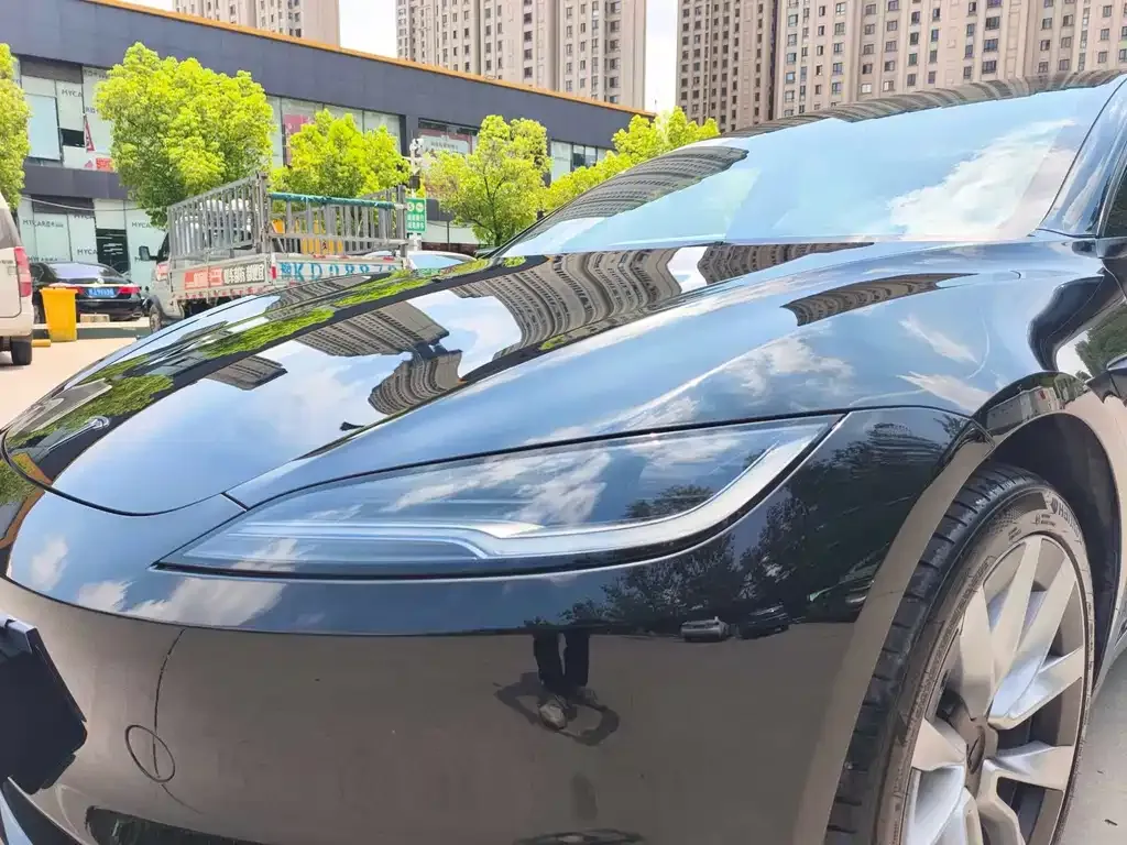 Tesla Model 3 — фото 10