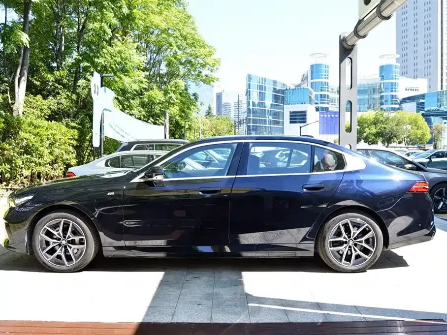 BMW i5 — фото 8